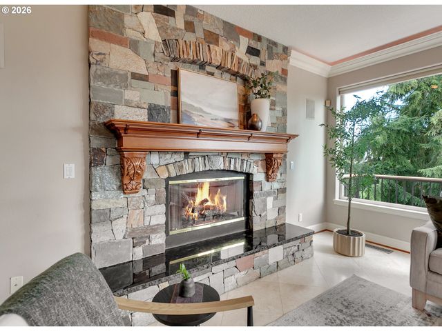 19784 WILDWOOD Dr, West Linn, OR 97068