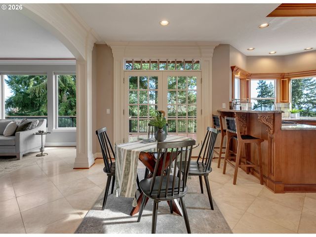 19784 WILDWOOD Dr, West Linn, OR 97068