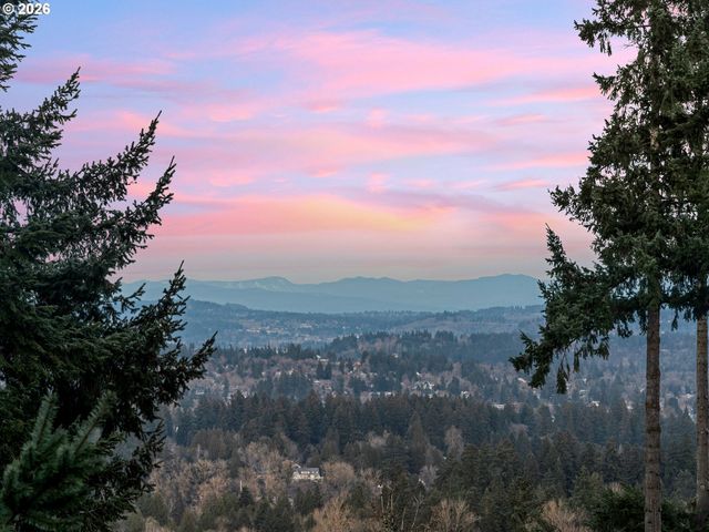 19784 WILDWOOD Dr, West Linn, OR 97068