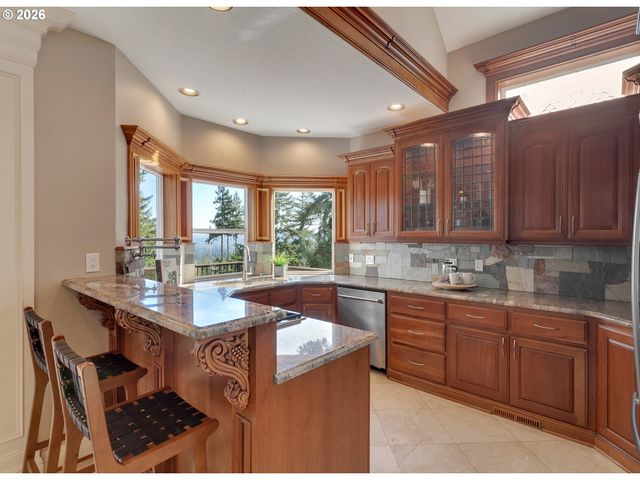 19784 WILDWOOD Dr, West Linn, OR 97068