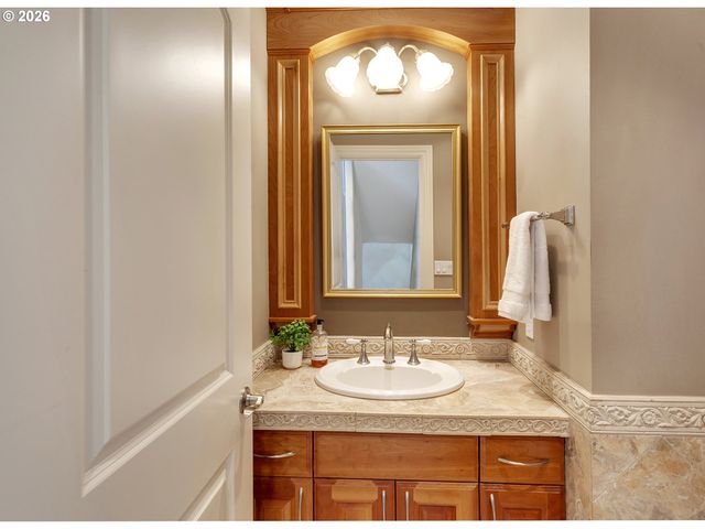 19784 WILDWOOD Dr, West Linn, OR 97068