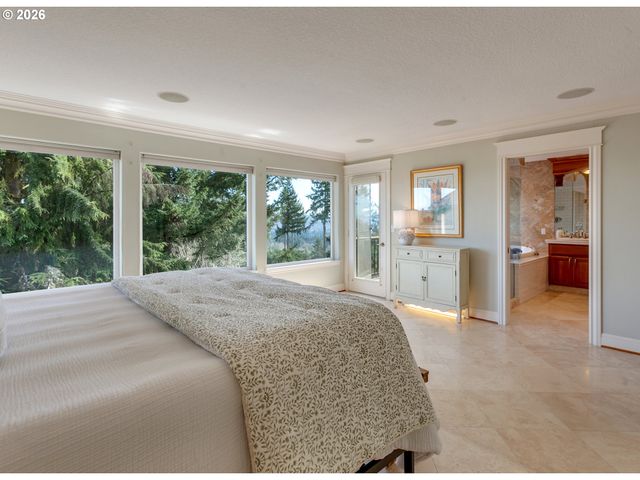 19784 WILDWOOD Dr, West Linn, OR 97068