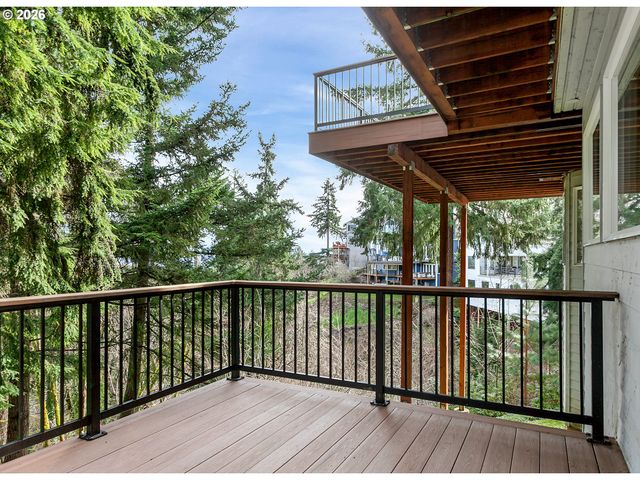 19784 WILDWOOD Dr, West Linn, OR 97068