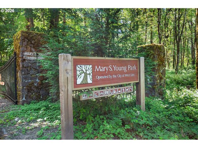 19784 WILDWOOD Dr, West Linn, OR 97068