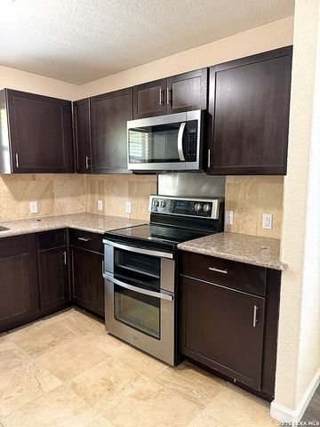 7043 Hallie Ridge, San Antonio, TX 78227