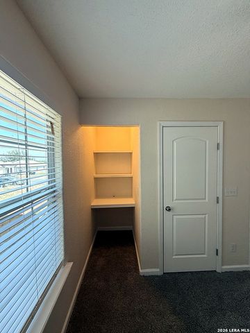 7043 Hallie Ridge, San Antonio, TX 78227