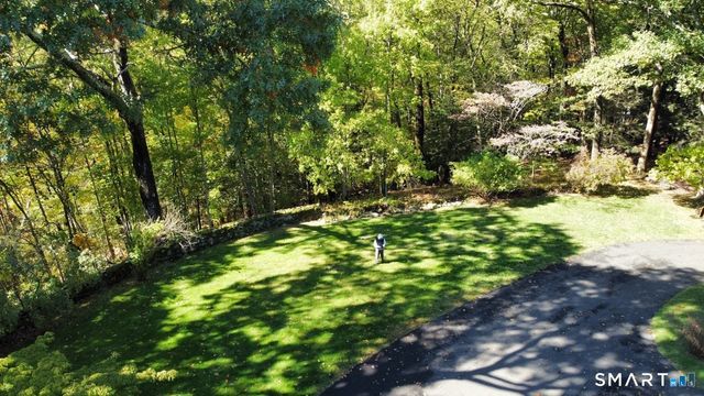 2 Wahackme Lane, New Canaan, CT 06840