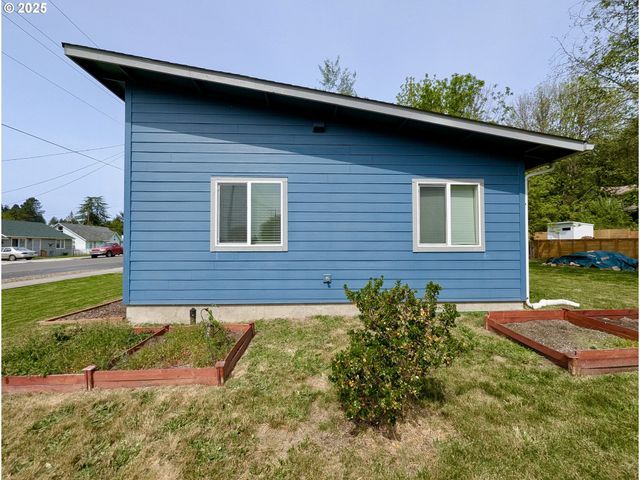 810 Se 1ST St, Winlock, WA 98596