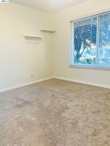 637 Dover Way, Livermore, CA 94551