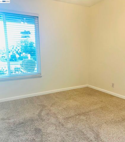 637 Dover Way, Livermore, CA 94551