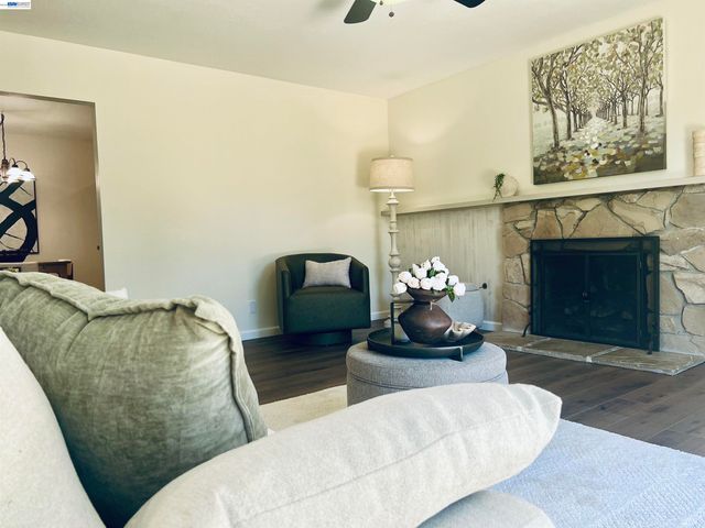 637 Dover Way, Livermore, CA 94551