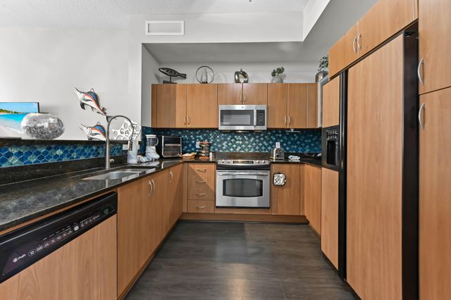 804 E Windward Way 120, Lantana, FL 33462