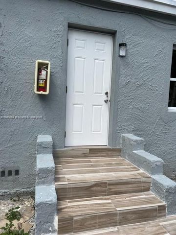 922 NW 2nd St 2, Miami, FL 33128