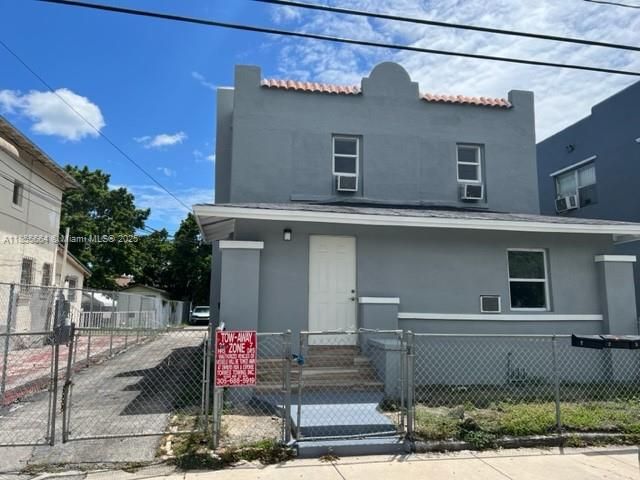 922 NW 2nd St 2, Miami, FL 33128