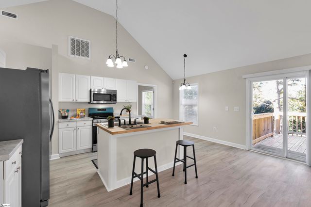 3 Rivereen Way, Simpsonville, SC 29680