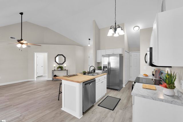 3 Rivereen Way, Simpsonville, SC 29680