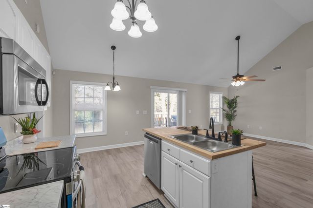 3 Rivereen Way, Simpsonville, SC 29680