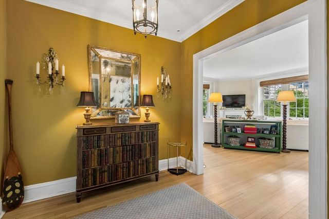 1200 N Lake Shore Drive 404, Chicago, IL 60610