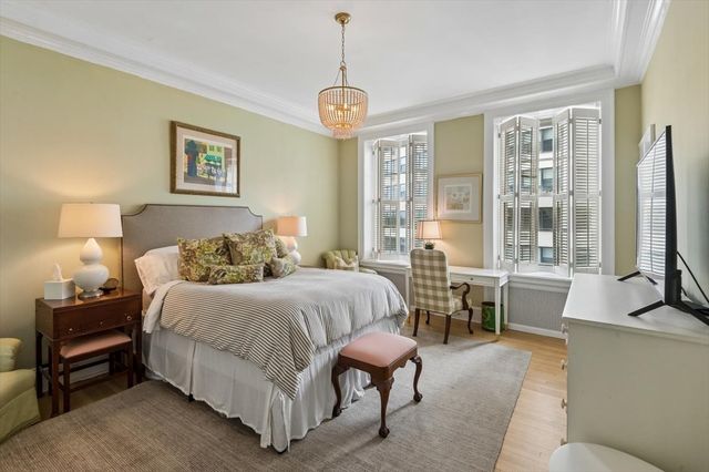 1200 N Lake Shore Drive 404, Chicago, IL 60610