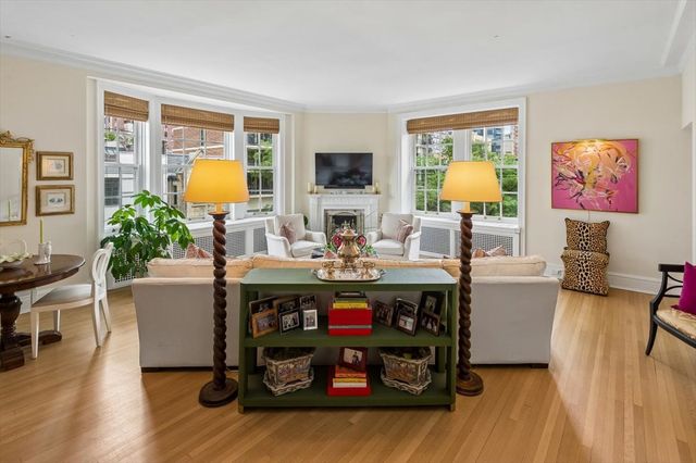 1200 N Lake Shore Drive 404, Chicago, IL 60610