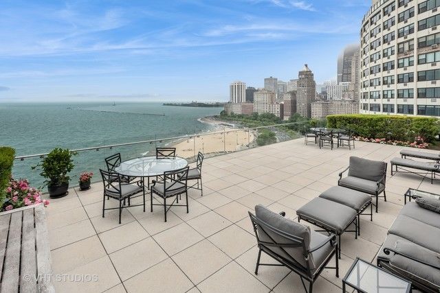 1200 N Lake Shore Drive 404, Chicago, IL 60610