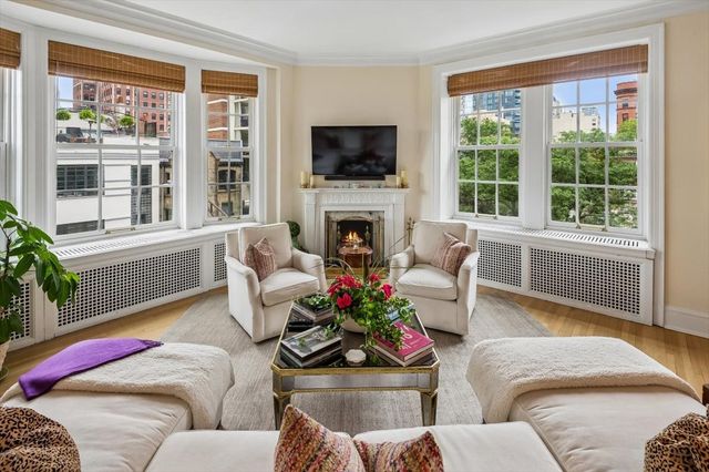 1200 N Lake Shore Drive 404, Chicago, IL 60610