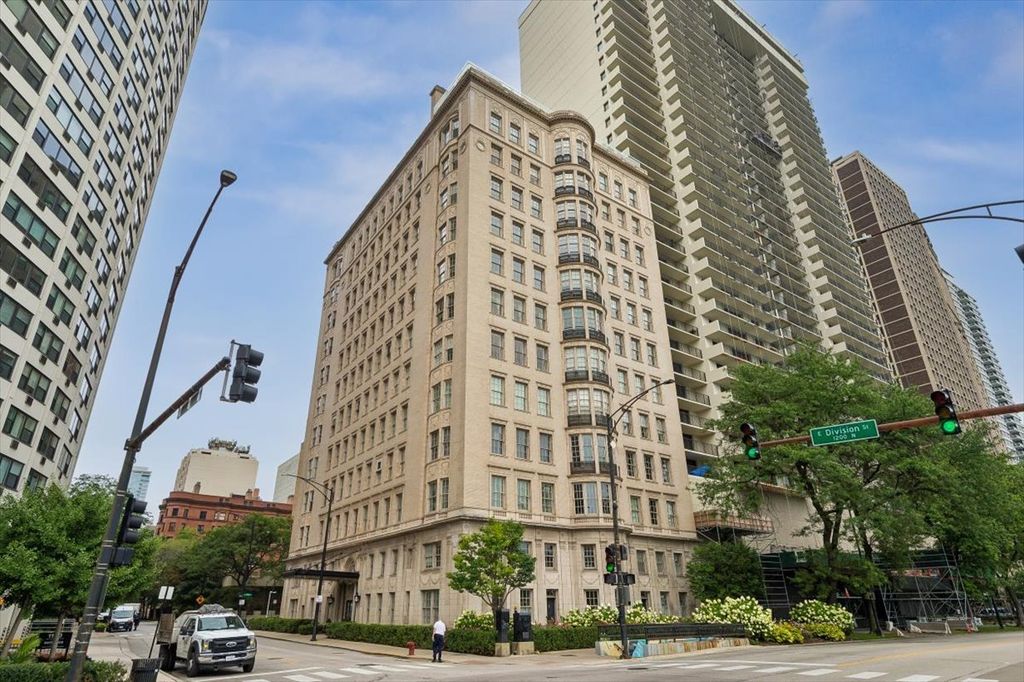 1200 N Lake Shore Drive 404, Chicago, IL 60610