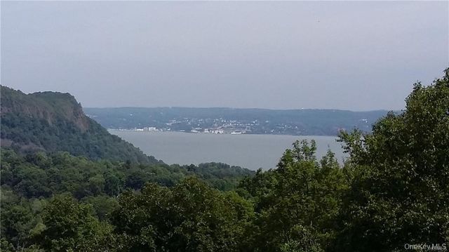 461 Sierra Vista Lane, Valley Cottage, NY 10989