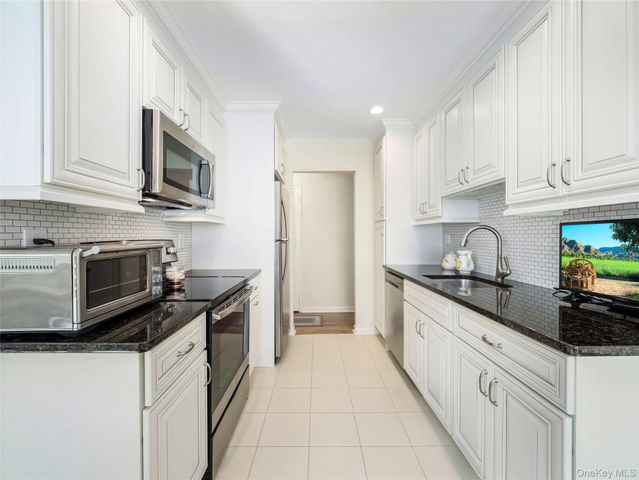461 Sierra Vista Lane, Valley Cottage, NY 10989