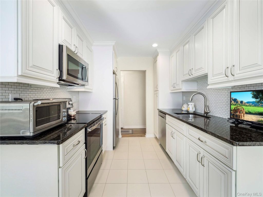 461 Sierra Vista Lane, Valley Cottage, NY 10989 — photo 5