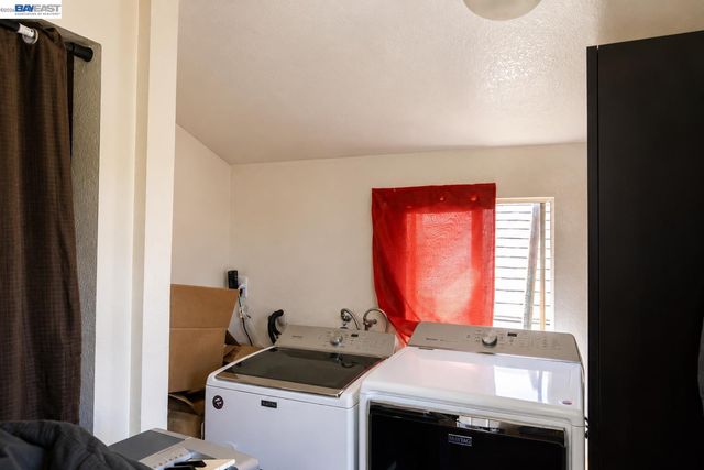 3338 San Leandro St, Oakland, CA 94601