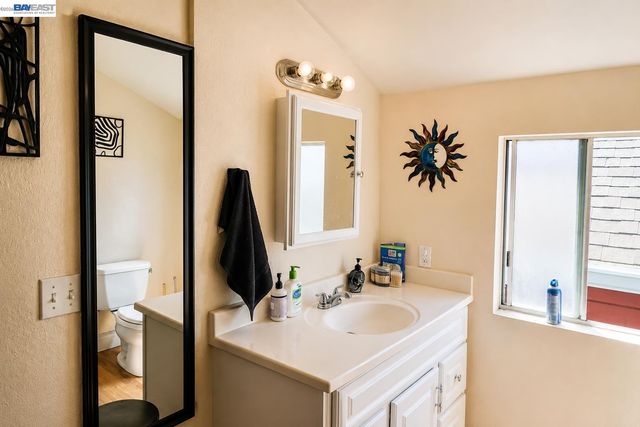 3338 San Leandro St, Oakland, CA 94601