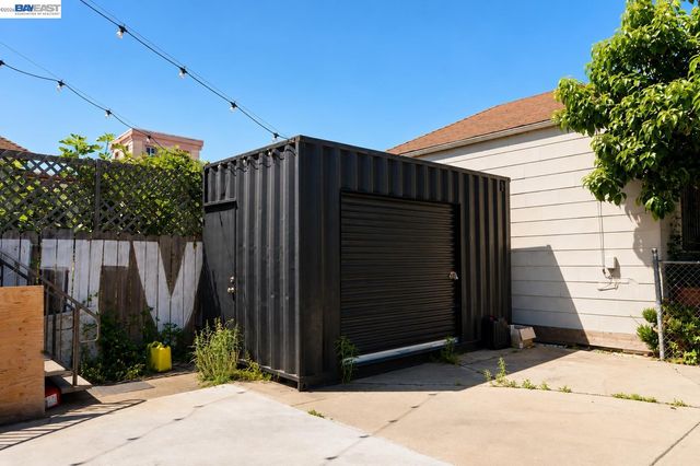 3338 San Leandro St, Oakland, CA 94601
