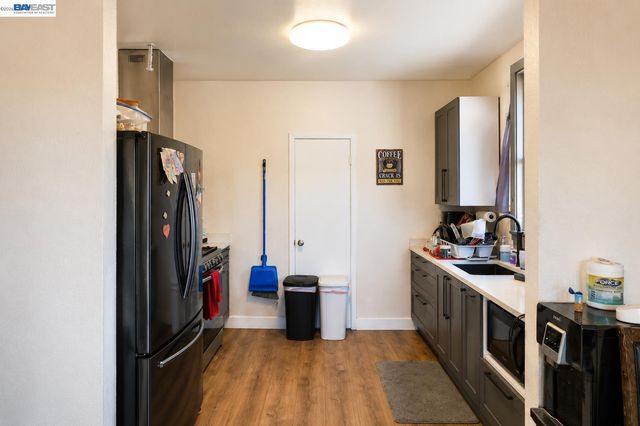 3338 San Leandro St, Oakland, CA 94601
