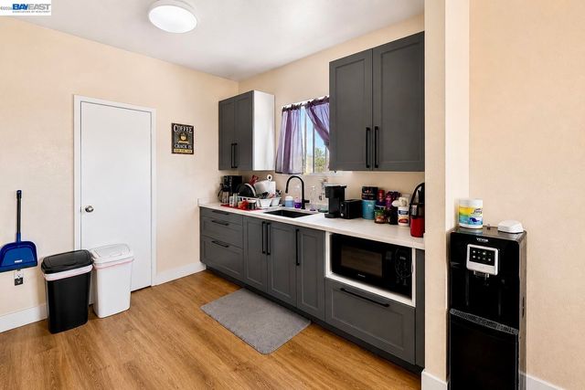 3338 San Leandro St, Oakland, CA 94601