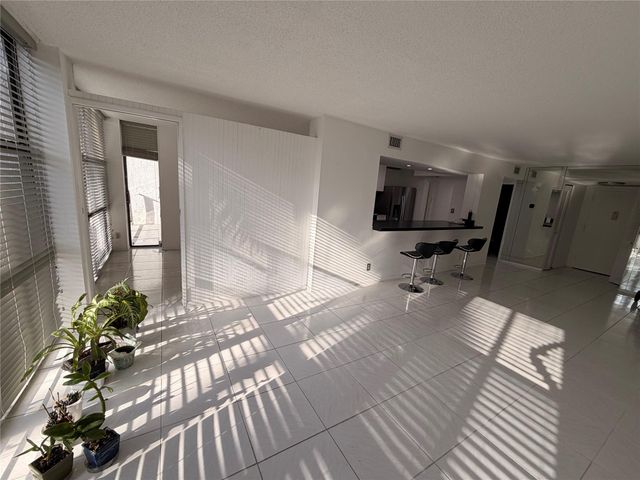 800 Parkview Dr 103, Hallandale Beach, FL 33009