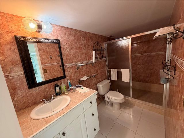 800 Parkview Dr 103, Hallandale Beach, FL 33009