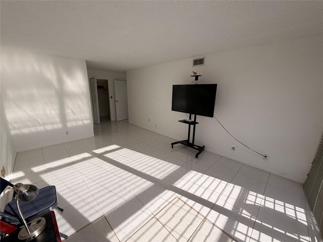 800 Parkview Dr 103, Hallandale Beach, FL 33009