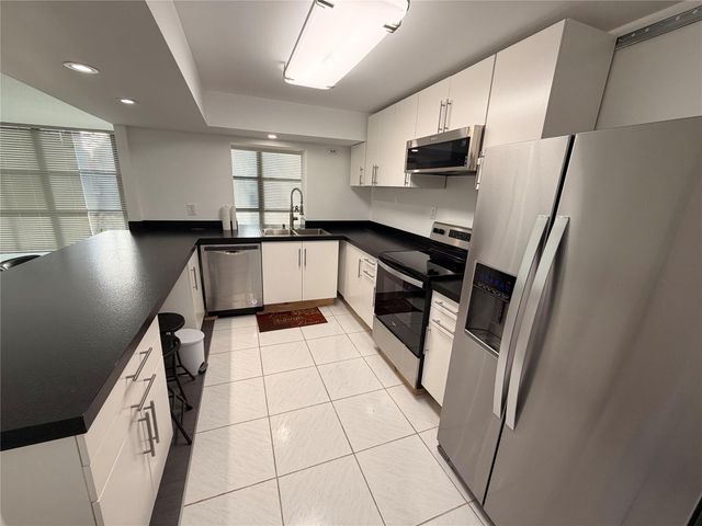 800 Parkview Dr 103, Hallandale Beach, FL 33009