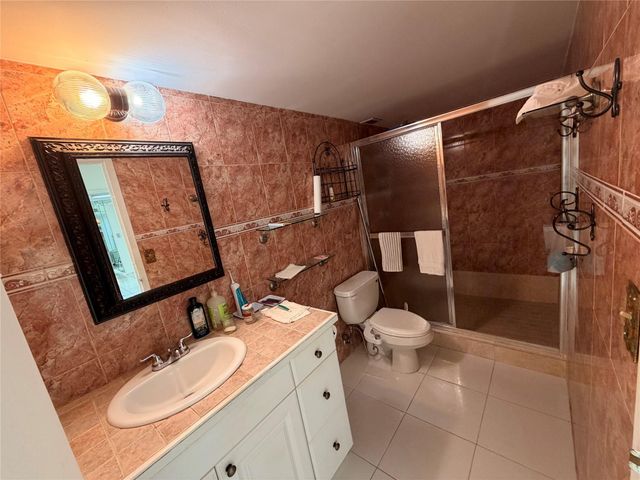 800 Parkview Dr 103, Hallandale Beach, FL 33009