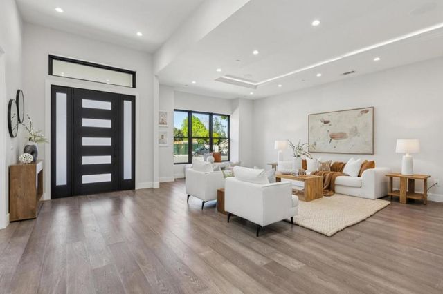 12584 Paseo Flores, Saratoga, CA 95070