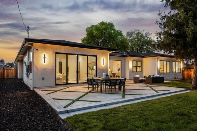 12584 Paseo Flores, Saratoga, CA 95070