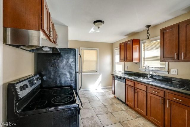 145 Richmond Road, Richmond Heights, OH 44143