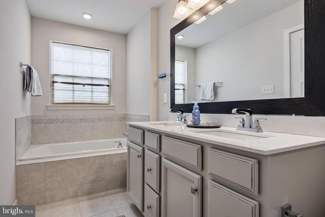 115 FELA DR, Cinnaminson, NJ 08077