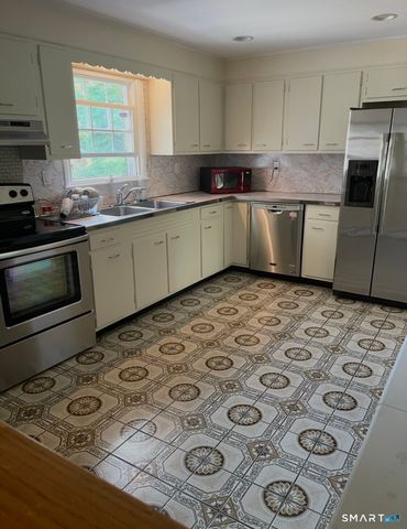 131 Old Elm Road, Fairfield, CT 06825