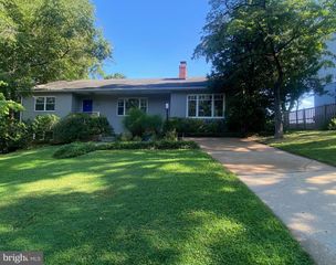4300 37TH RD N, Arlington, VA 22207