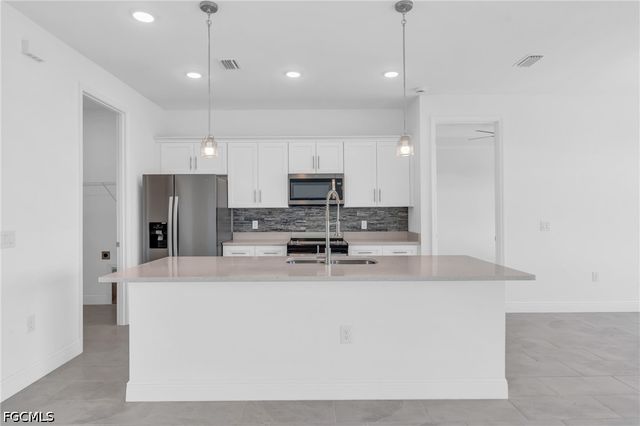 526 NW 9th ST, Cape Coral, FL 33993