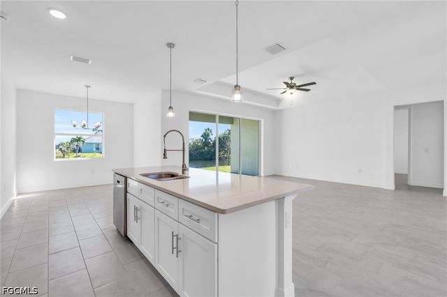 526 NW 9th ST, Cape Coral, FL 33993