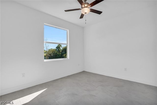 526 NW 9th ST, Cape Coral, FL 33993
