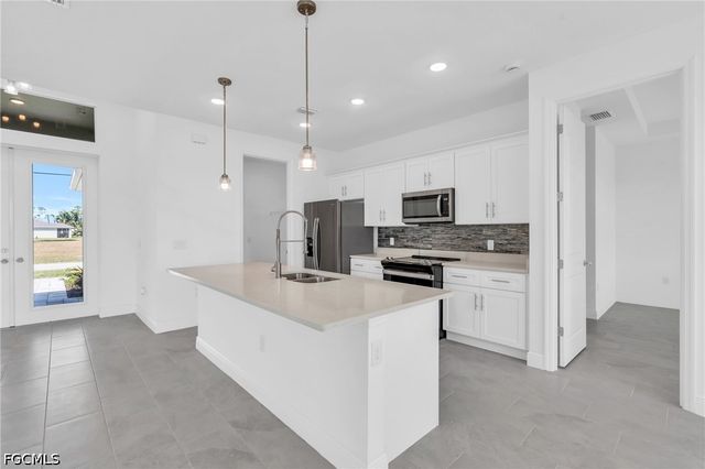 526 NW 9th ST, Cape Coral, FL 33993